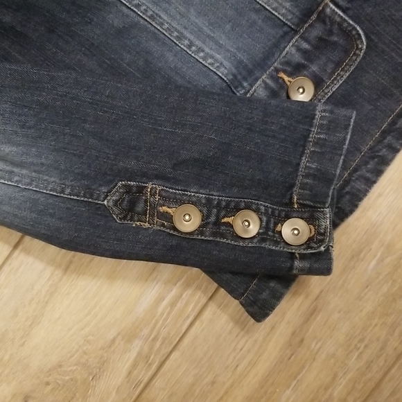 Ms. Lee Jean Jacket - Picture 4 of 7